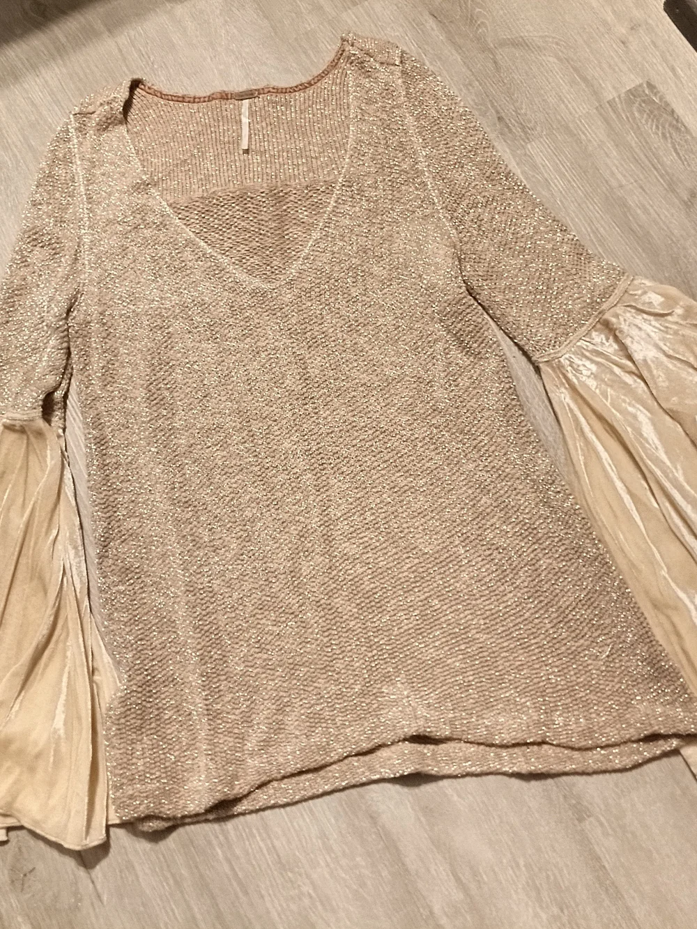 Discontinued Free People Bell Sleeve Metallic Knit V-Neck Celestial Top